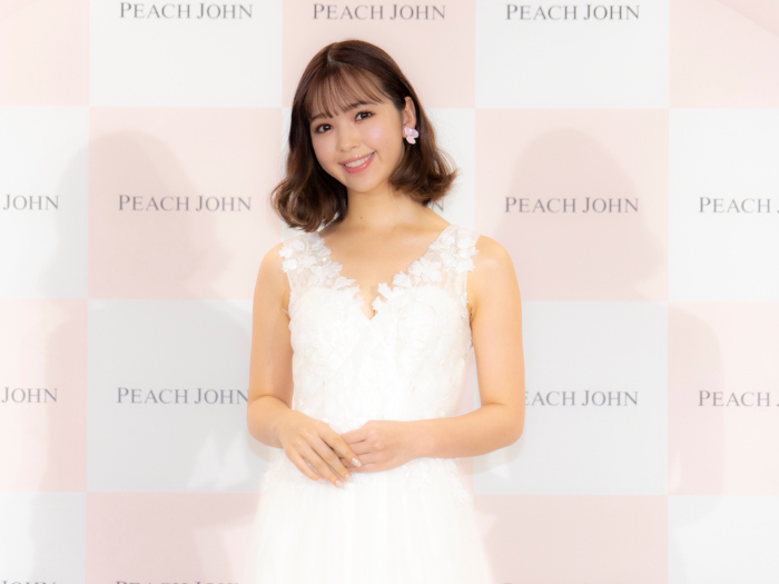 藤田ニコルさんがPEACH JOHNの新ミューズに就任、“欲しい機能全部のせ”「ま～るく盛れる着やせブラ」を発売 | マイライフニュース